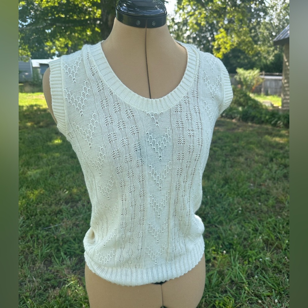 Vintage sweater vest. V scoop neck. Robby Kent. Ivory sweater. - Picture 2 of 7